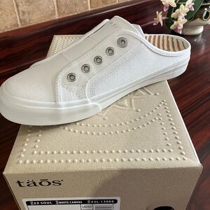 TAOS - New In Box - No Lace Slip on mule style sneaker - 9 Women